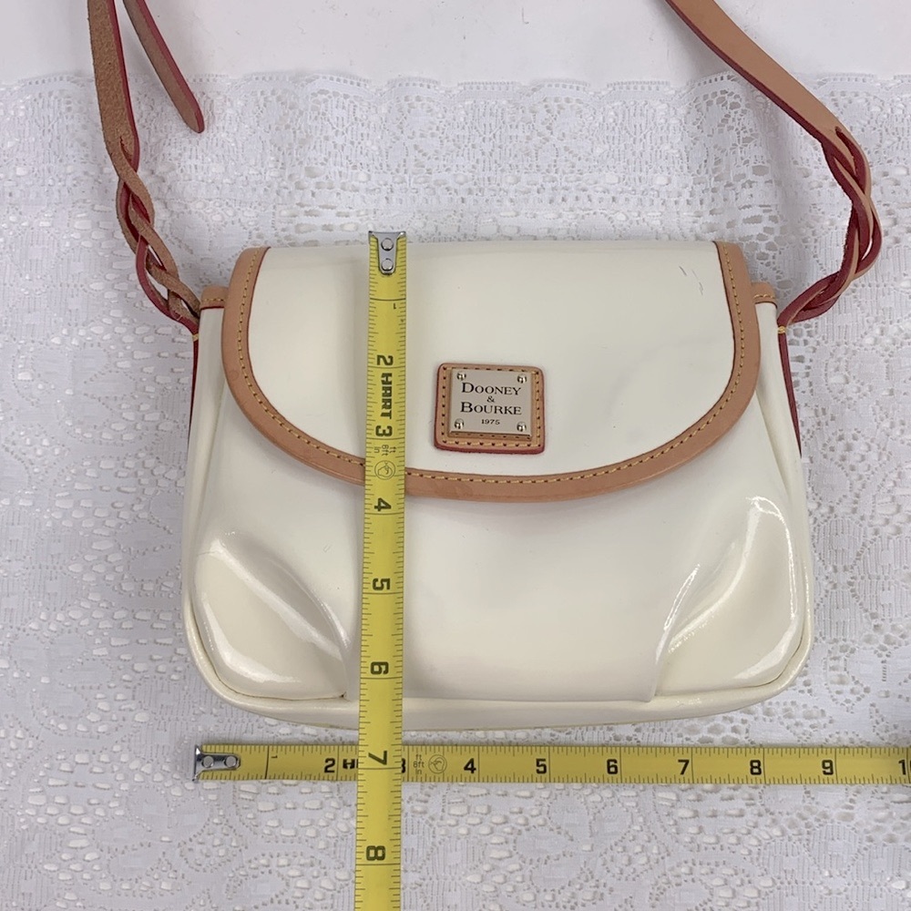 Dooney & Bourke Creme Patent Leather Flap Pleated Crossbody bag Red Lined - Picture 13 of 16